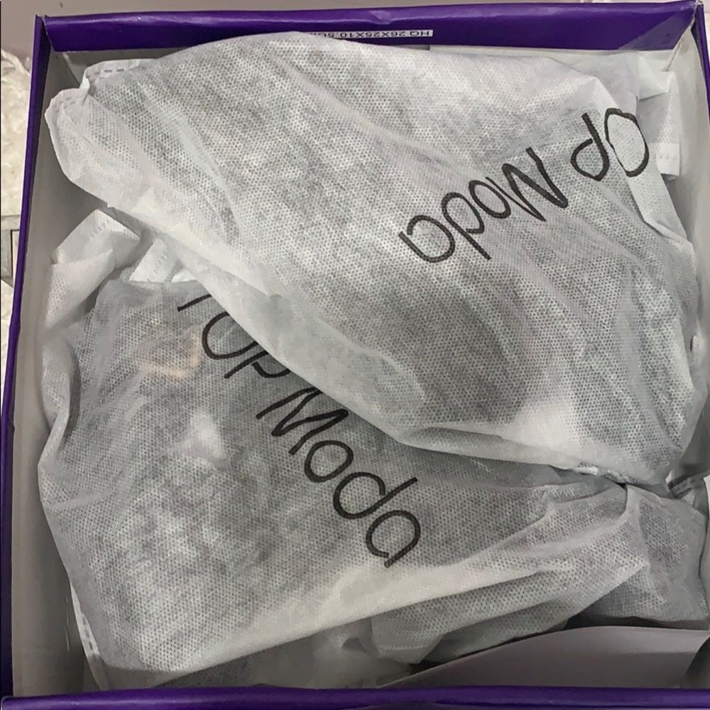 TOP Moda Heeled Bootie NIB - Picture 8 of 8